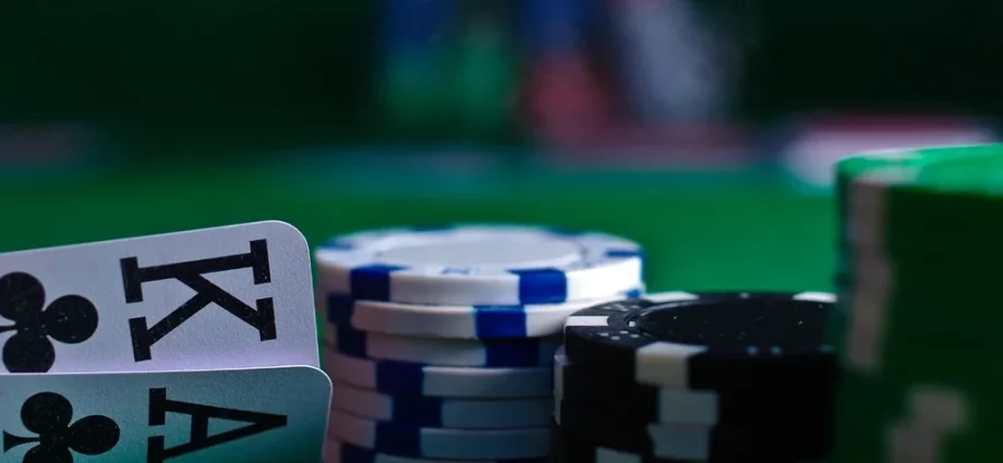Slot Machines vs. Table Games: Which Online Casino Option is Best for You?